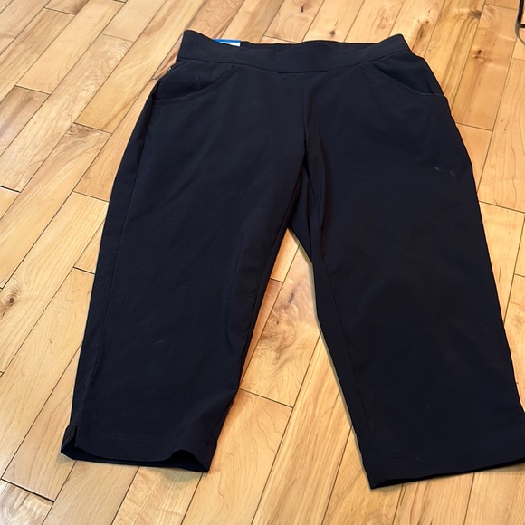 NWT Columbia Capris - Picture 2 of 9